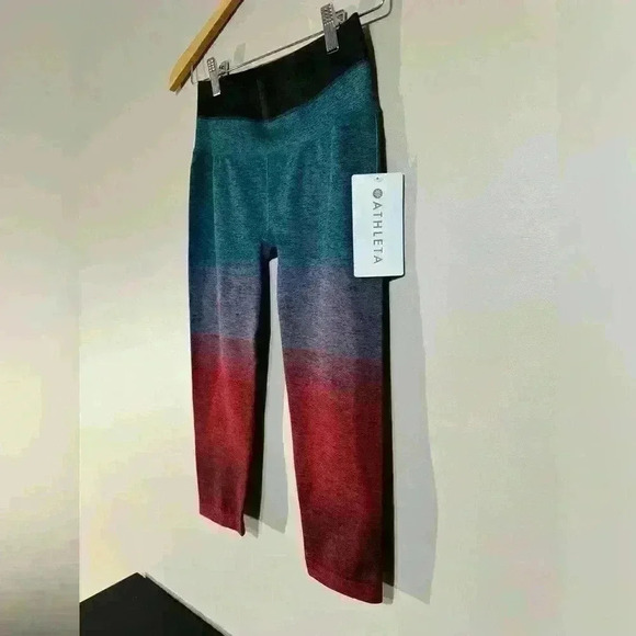 Athleta Relay Capri Multi Woman’s NWT - Picture 6 of 6